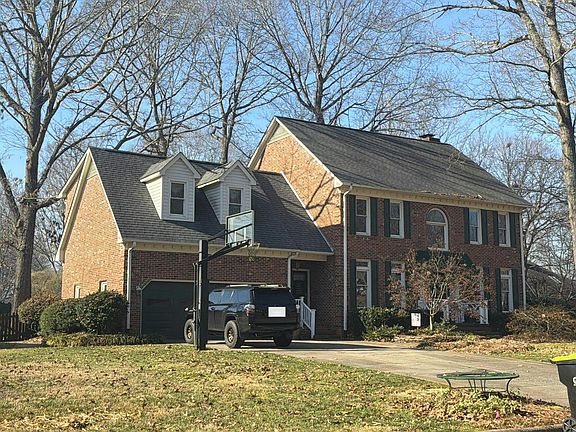 3rd image of 104 Aspen Ave
