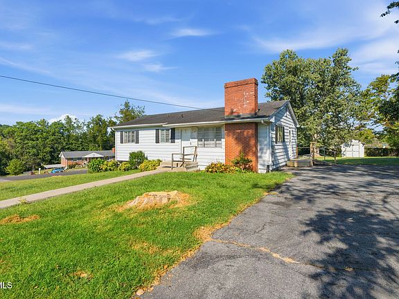 3rd image of 455 Robin Cir