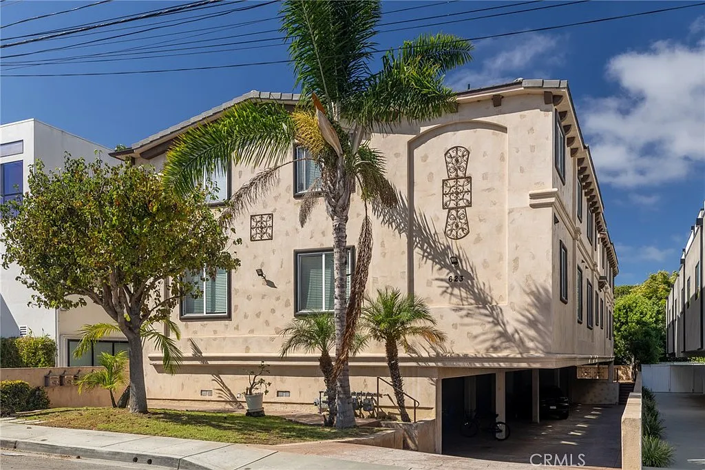 4 bed, 2020 sqft, $6,500 — Photo 1