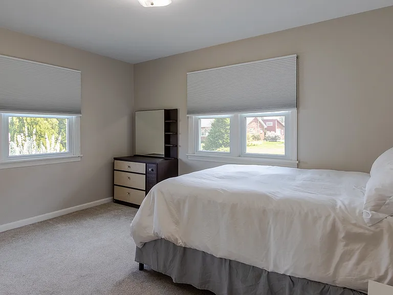 137 W Aaron Dr — Photo 16
