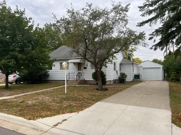 606 South St, Jackson, MN 56143