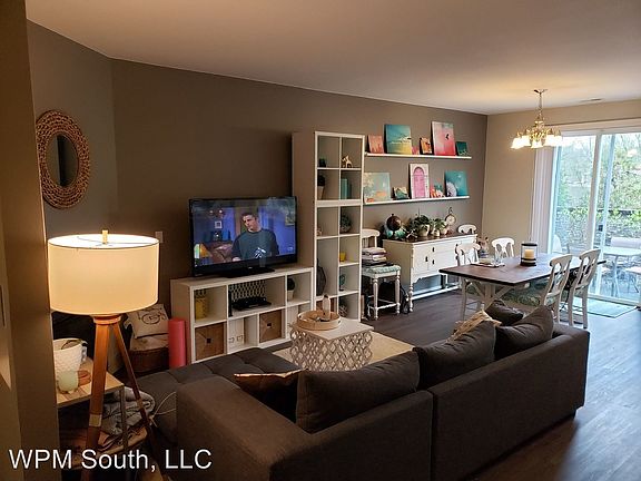 5th image of 1313 52nd St NE