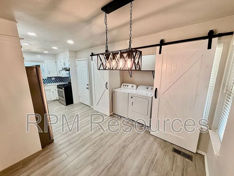 3 bed, 2.0 bath, 1191 sqft, $1,795 — Photo 4