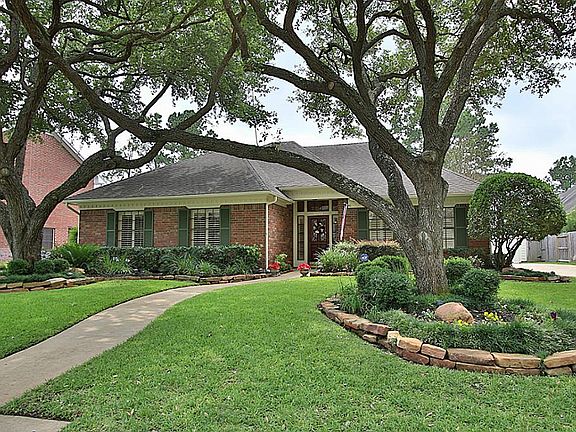 3rd image of 15919 Sweetwater Creek Dr