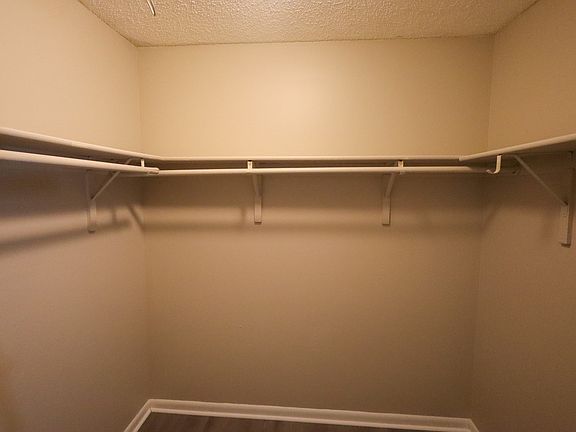 4th image of 66 Silver Ln