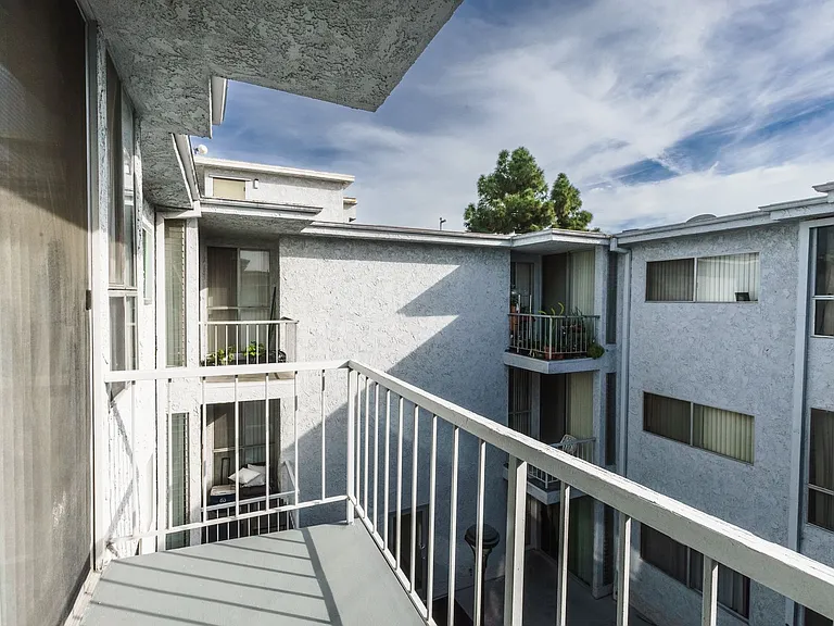 245 South Serrano Ave — Photo 18