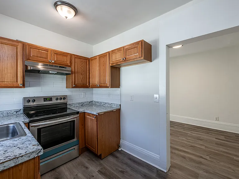 406 Paines Ave NW — Photo 2