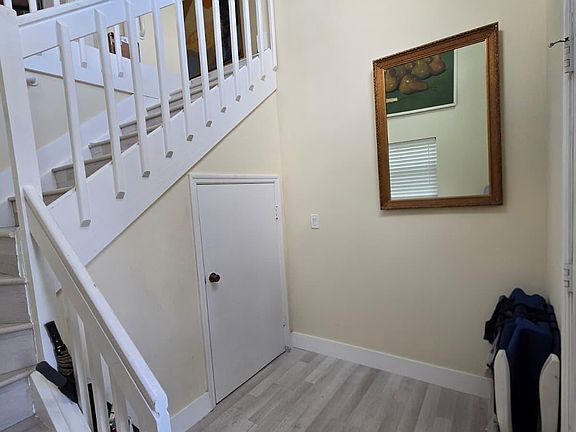 3rd image of 10870 Lakemore Lane #201