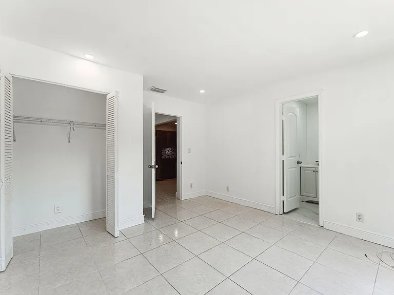 441 NW 1st Way — Photo 6