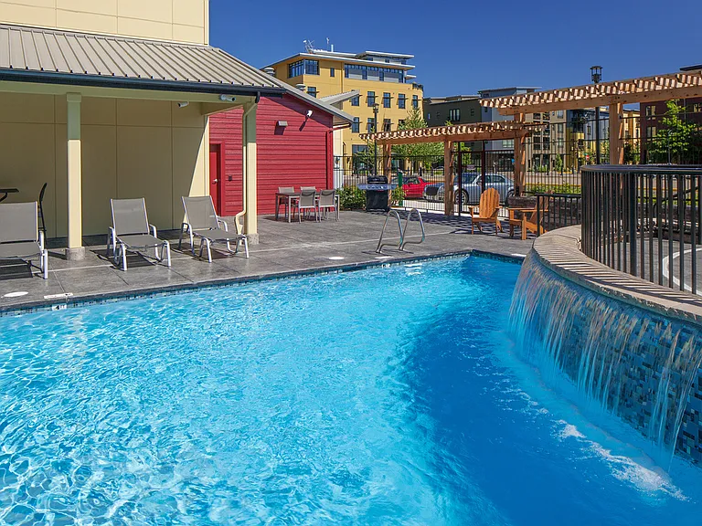 The Tennyson At Crescent Village — Photo 40