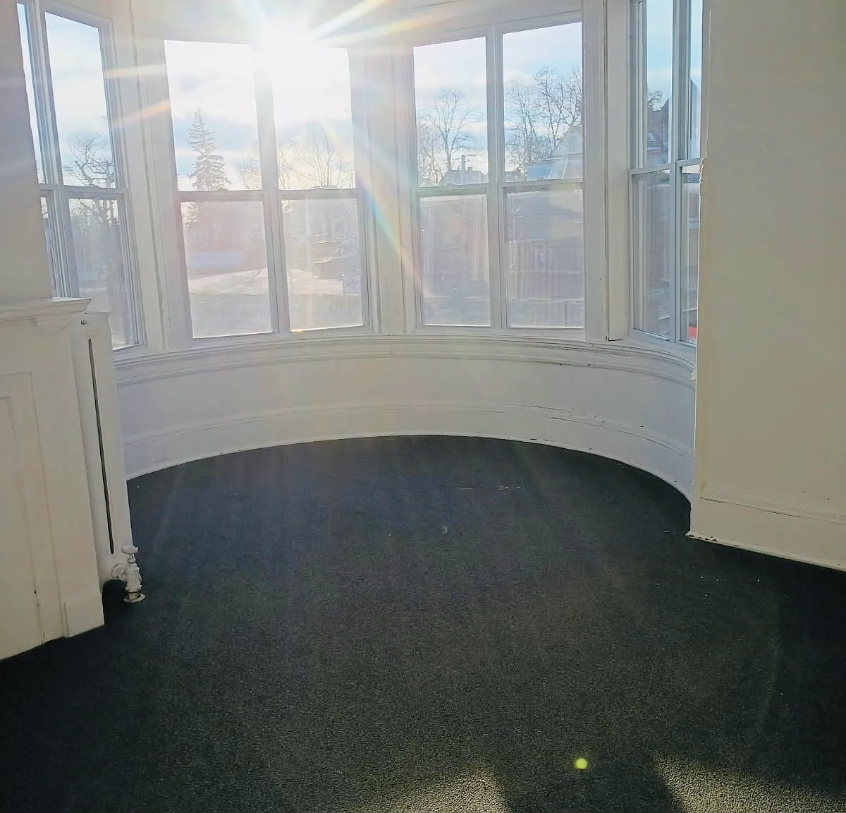 3 bed, 1000 sqft, $1,350 — Photo 1