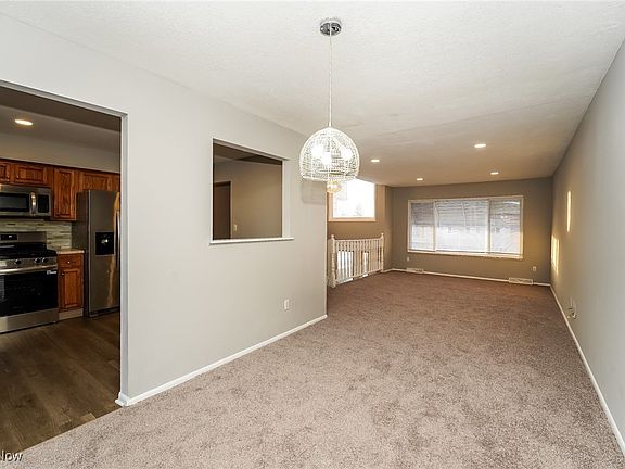 5th image of 15609 Mendota Ave