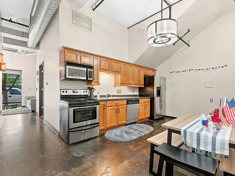 2142 Curtis St #101 — Photo 5