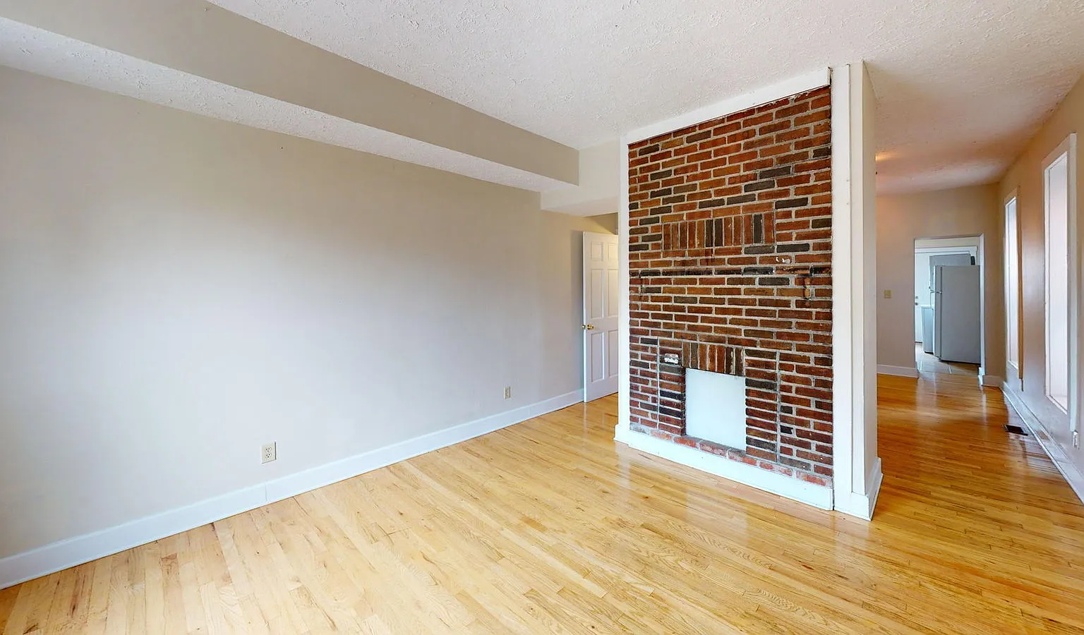 3 bed, 1.0 bath, $1,656 — Photo 2