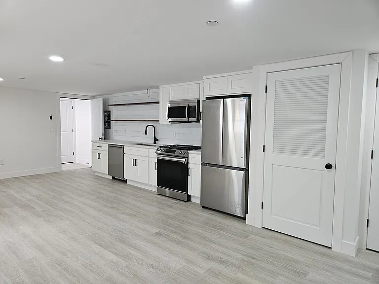 90 Shrewsbury Ave #B — Photo 2