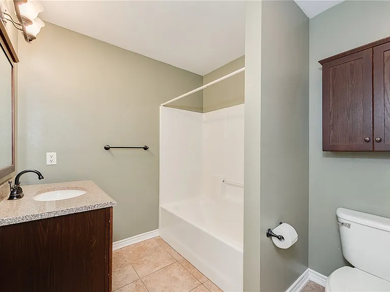 1207 Portsmouth Ct — Photo 23