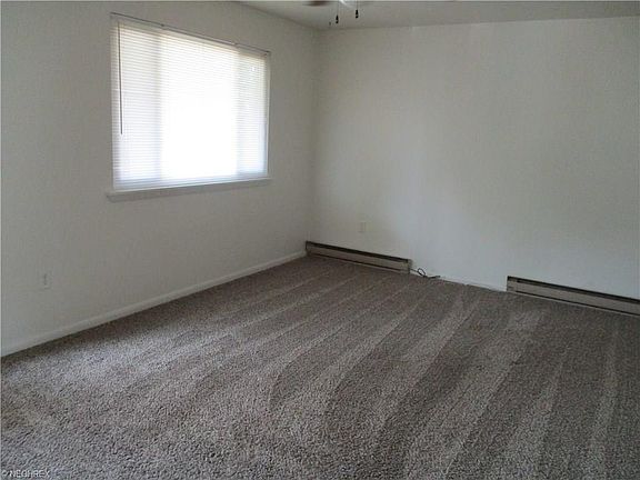 3rd image of 204 Woodview Dr