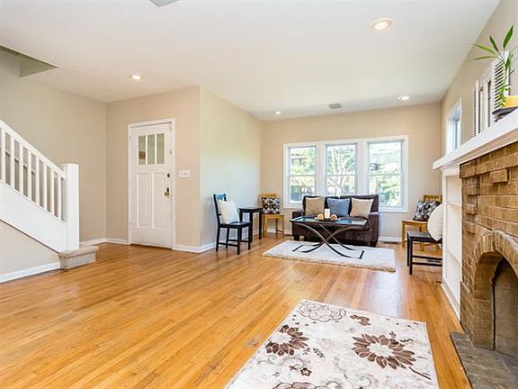 4th image of 1116 S Grove Ave