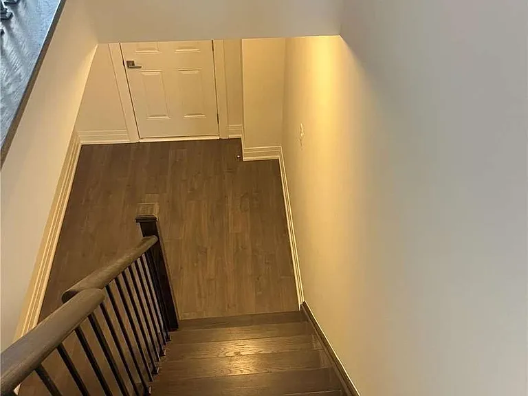 563 New England Ct W — Photo 20
