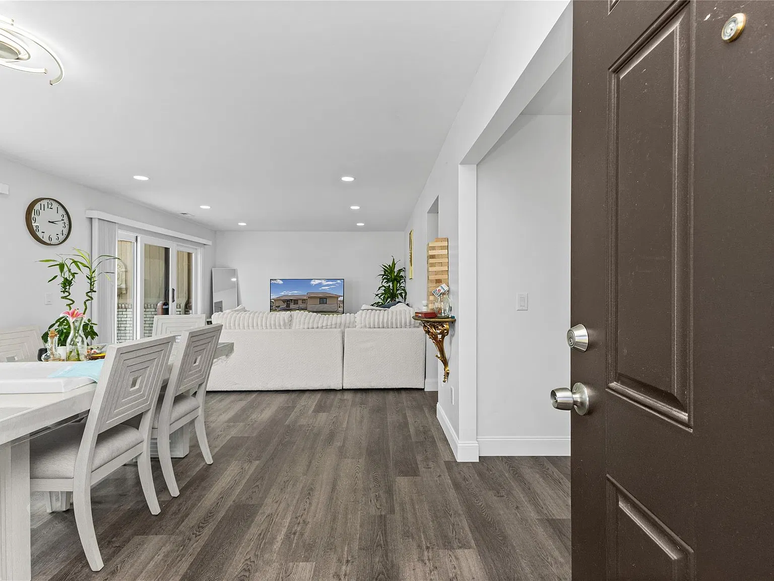 2 bed, 1.0 bath, 1186 sqft, $1,800 — Photo 3