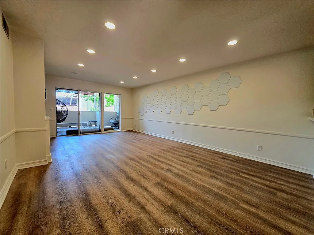 Building Photo - 3845 Farquhar Ave #106