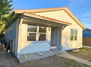 1106 N Berry St, Beeville, TX 78102