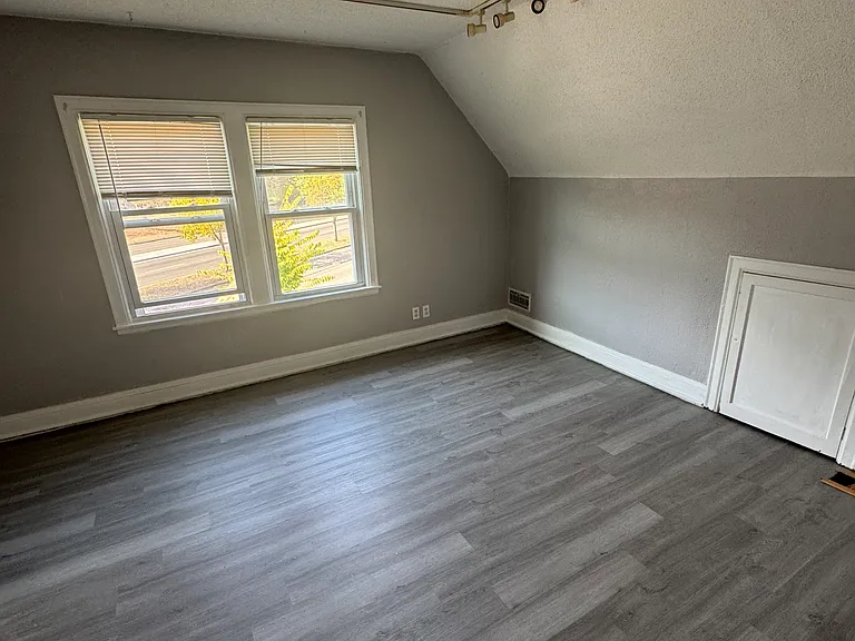 2940 Vincent Ave N #2 — Photo 9
