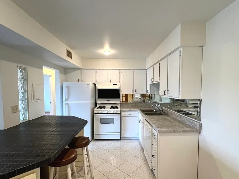 112 Mullingar Ct #3C — Photo 5