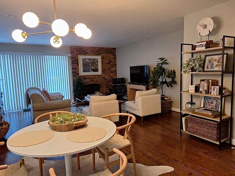32233 Southfield Rd — Photo 4