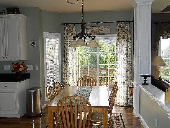 eat in kitchen