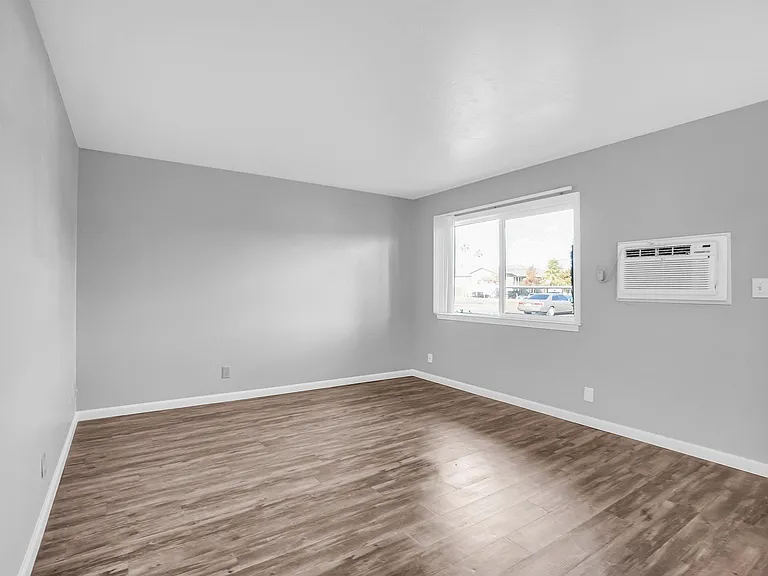 Ethan Apartments — Photo 8