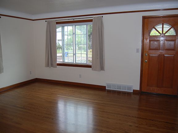 4th image of 4558 W 157th St
