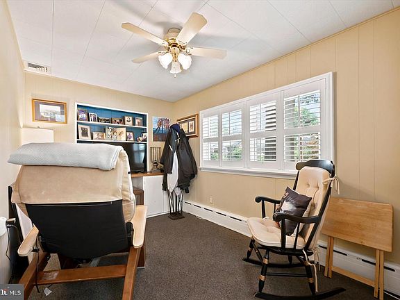 3rd image of 736 Oak View Rd #100