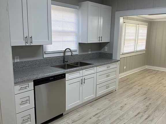 2nd image of 311 Oak St