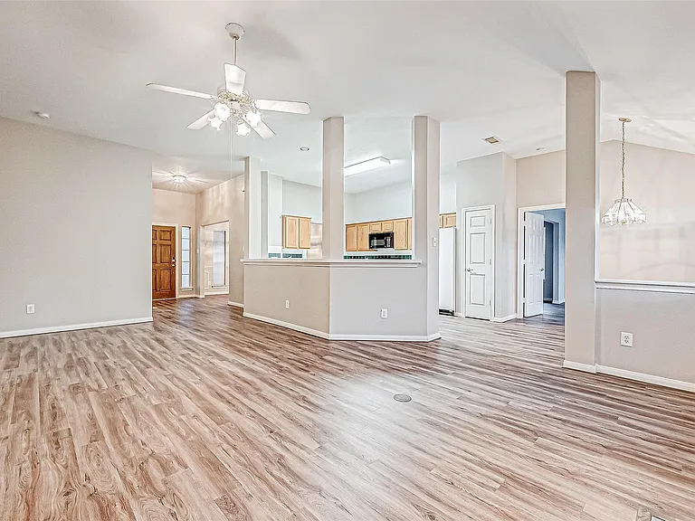 1524 Robin Ave — Photo 4