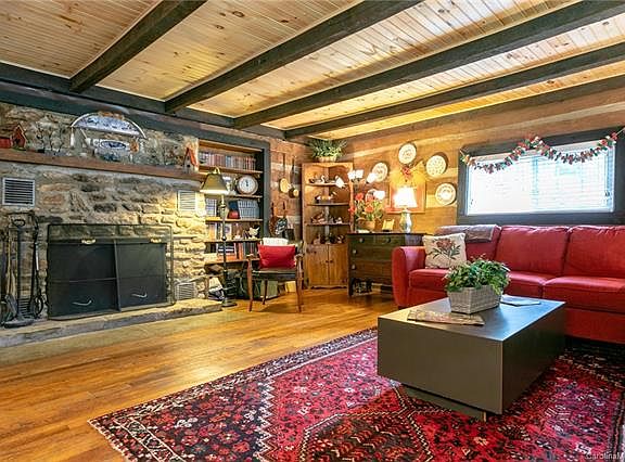 2nd image of 292 Village Ln