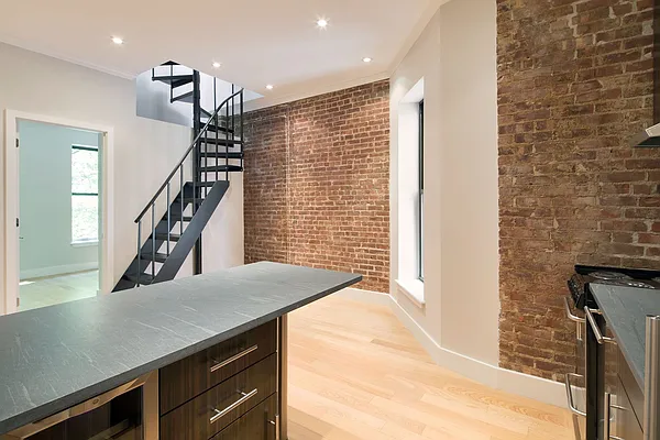 Rented by Corigin Management | media 19