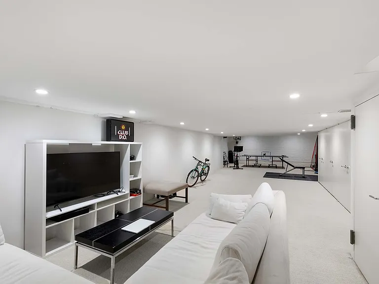 104 Charlton St #1/2E — Photo 9