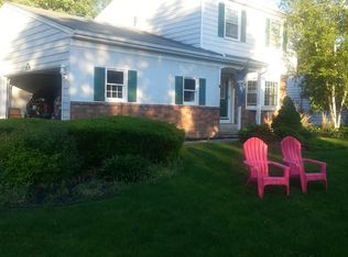 1866 Ridgemoor Dr SE, Grand Rapids, MI 49506