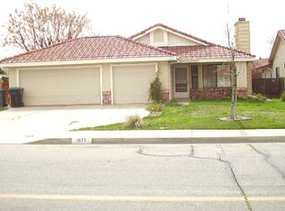 1075 W Thornton Ave, Hemet, CA 92543