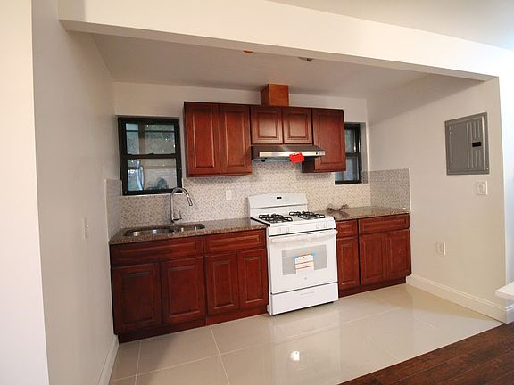 5th image of 2446 E 16th St