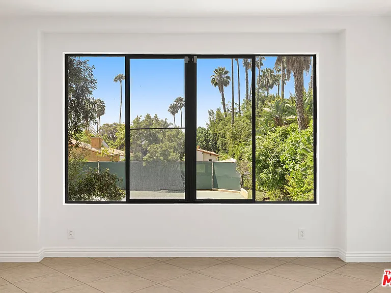 1121 La Collina Dr — Photo 3