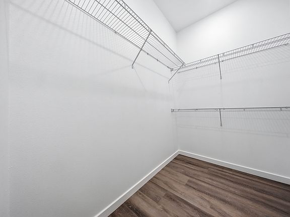 4th image of 4862 Ridgewood Ln