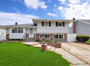 53 S Brittany Dr, Bethpage, NY 11714