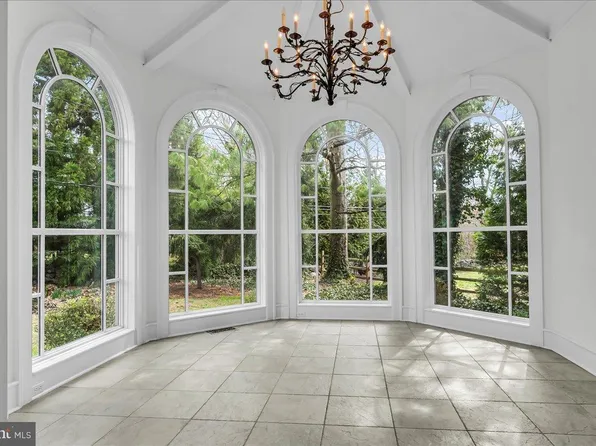 115 E Sutton Pl, Wilmington, DE 19810