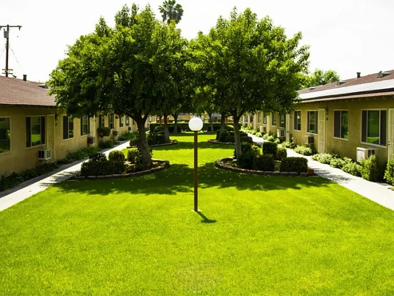 Village Glen Apartments — Photo 2