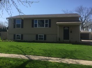 1742 Kingston Cir, Carpentersville, IL 60110