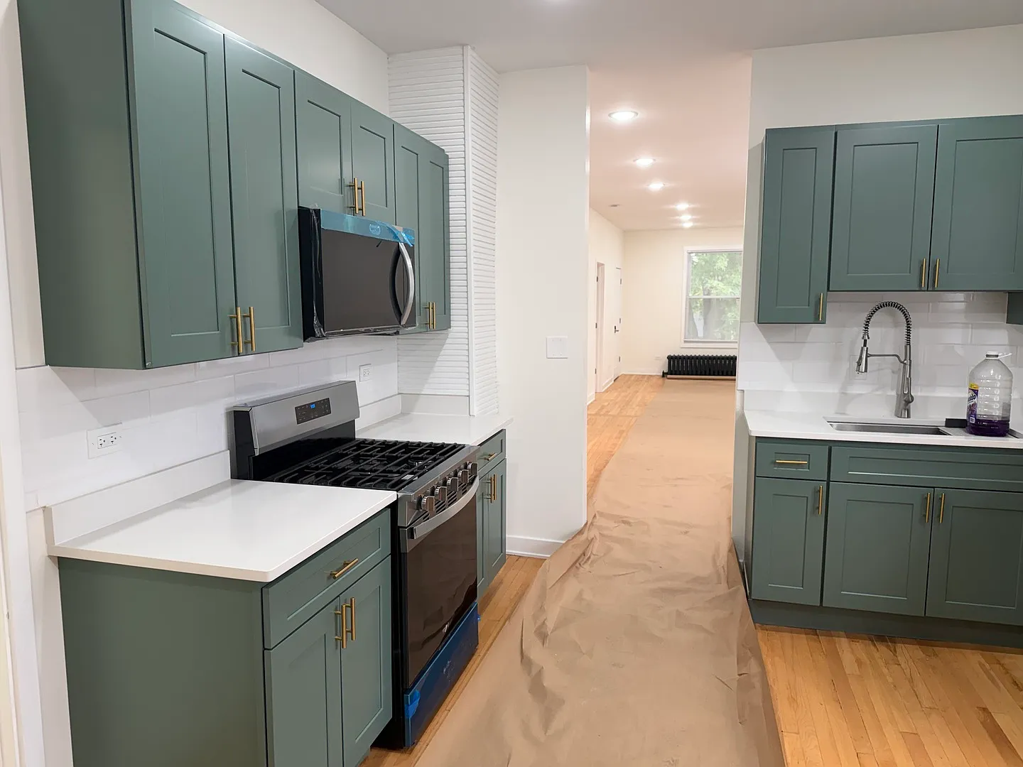 3 bed, 1050 sqft, $1,800 — Photo 2