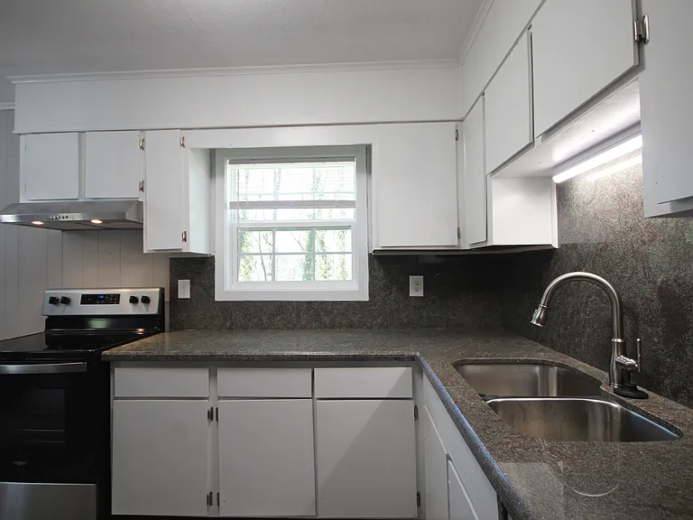 815 Gettysburg Trl NE — Photo 12