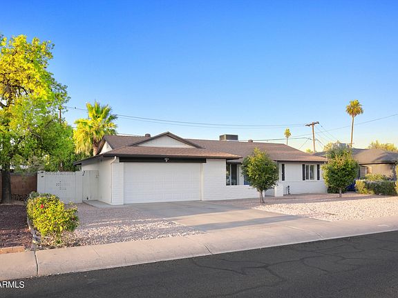 3rd image of 940 E MANHATTON Drive